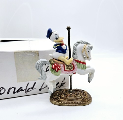 Disney new england - new, paperino