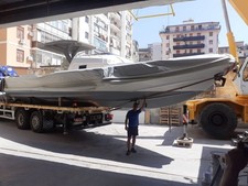 Barca a motore gommone a scafo