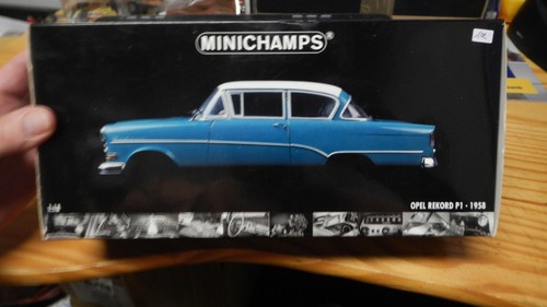 Minichamps 180 043200 - 1:18,