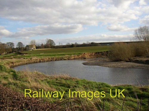 Photo the river wharfe - river,