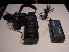 Vecchia fotocamera digitale Sony Cyber-shot DSC-F828 2-2.8/7.1-51 Carl Zeiss n.2