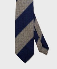 Arcuri cravatta tre pieghe in