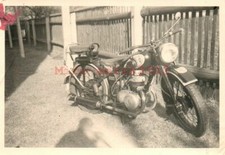 Foto, vista di una vecchia ruota, moto, auto d'epoca (N) 50028