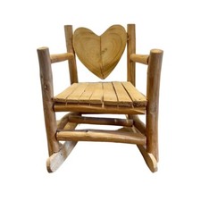 Sedia a dondolo per bambola in legno a forma di cuore usata in ottime condizioni fatta a mano alta 7,5” larga 5,5”