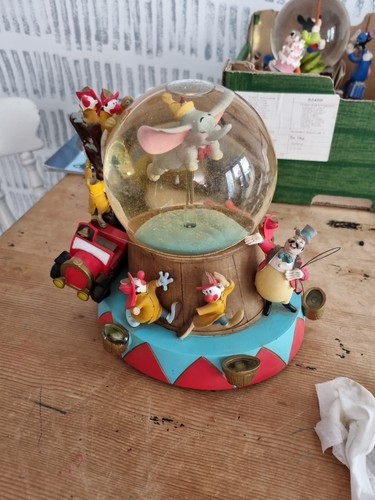 Rare disney dumbo - snow, globe