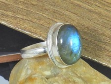 Anello ovale in labradorite