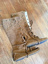 MOCASSINI MINNETONKA USATI IN OTTIME CONDIZIONI CON LACCI AL GINOCCHIO IN PELLE SCAMOSCIATA MARRONE BORCHIE FRANGE 37, 6,5-7