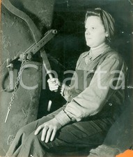 1940 LONDON WW2 Giovane operaia di guerra lavora in cantiere navale *DANNEGGIATA