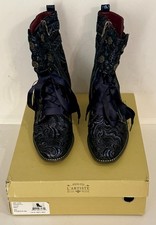 L'ARTISTE ORIGINALA Lace-Up