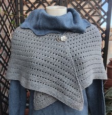 Scialle triangolare ai ferri, Nuovo, GRIGIO, mantella della nonna