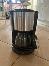 Macchina da caffè filtro elettrica con caraffa in vetro.