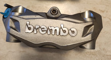 Pinza Brembo dx monoblocco M4 32mm Interasse 100mm