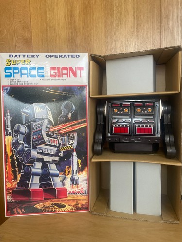 Metal house robot - house, gigante