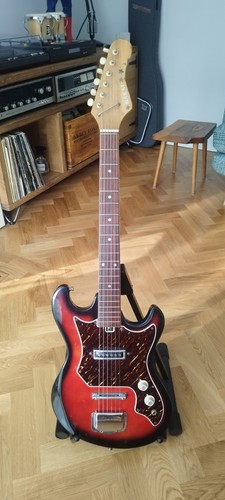 Chitarra elettrica destra