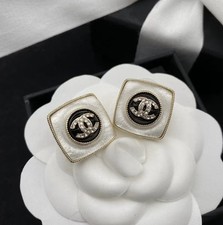 Orecchini a perno quadrato