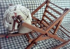 CAVALLO A DONDOLO IN LEGNO. 