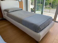 Coppia di Letti Singoli con Materassi