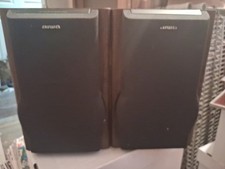 Una coppia di altoparlanti