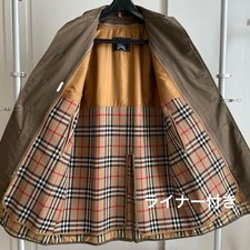 Burberry / Trench Coat /