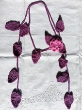 Collana Sciarpa All' Uncinetto Con Fiore Rosa E Foglie Lilla