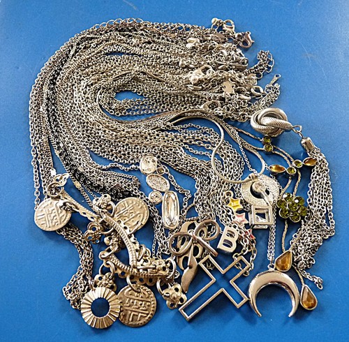 Lot bijoux colliers chaines - colliers,