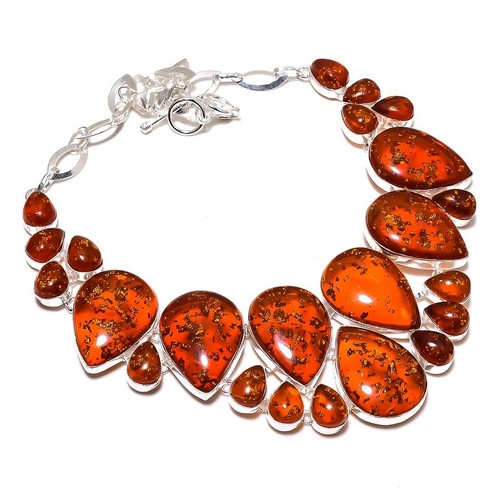 Collana con pietre preziose