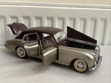 Un modello Franklin in scala 1/24 di una Bentley SI 1955 in perfette condizioni.