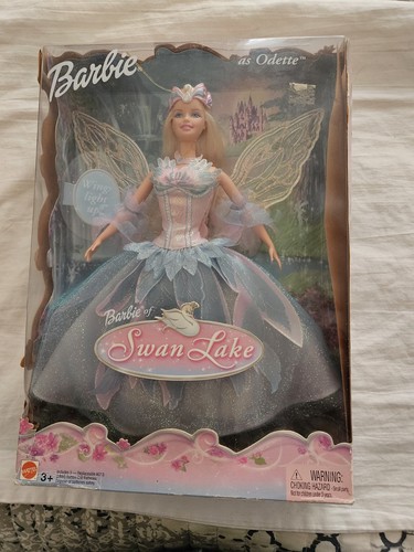 Barbie del lago - lago, cigni