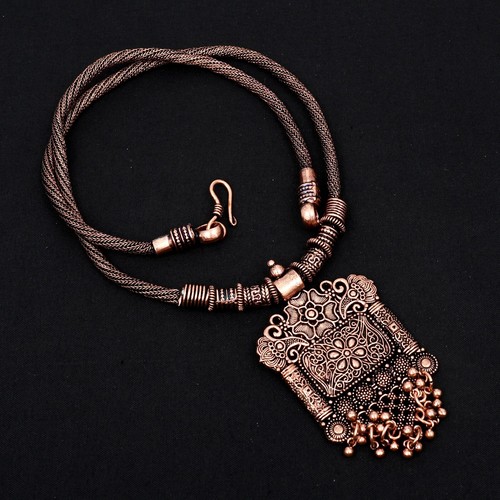 Collana con ciondolo girocollo