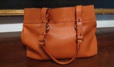 Borsa in pelle arancione sirena Milano con tasca interna staccabile