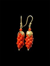 Orecchini in corallo a forma di grappolo