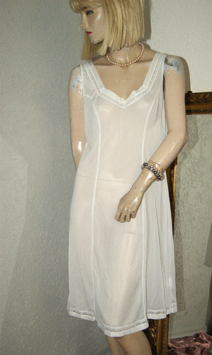 Delicato bellissimo sottoveste