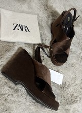 ZARA Sandali con zeppa effetto