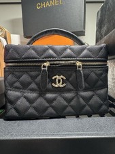 CHANEL Novità Vanity Mini Bag