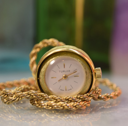 Collana con ciondolo - , orologio