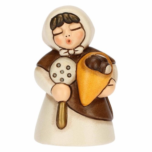 Statuetta donna con castagne
