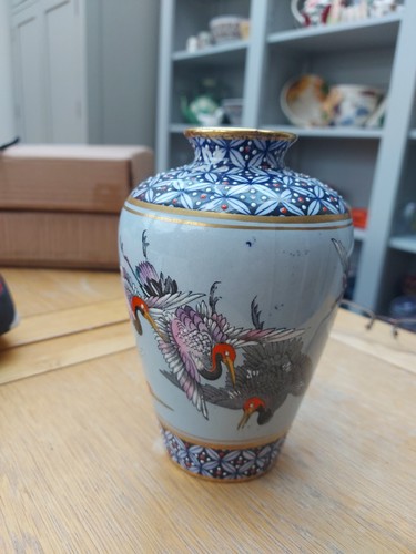 Antico vaso orientale con - , gru