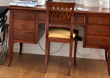 Scrittoio in Legno di Noce – Eleganza Classica