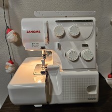 Serger Janome 8002D