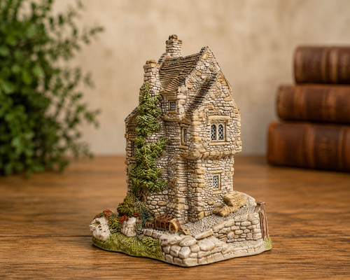 Lilliput lane the tudor - lilliput,