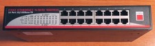 Switch Ethernet 16 porte 10/100Base-TX con staffe per rack
