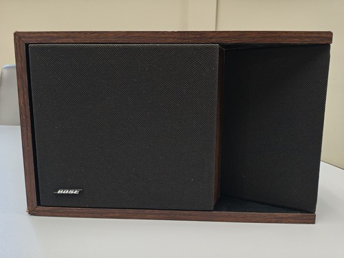 One speaker bose 201 serie - one,