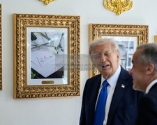 PRESIDENTE DONALD TRUMP MOSTRA