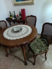 tavolo anni 50 intarsiato con 4 sedie (impagliate da restaurare )