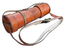 Antico telescopio in pelle