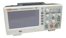 UNI-T UTD2102CL+ Oscilloscopio