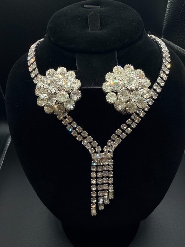 Set collana orecchini a - collana, e