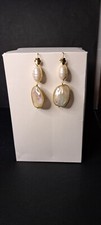 Orecchini pendenti in madreperla