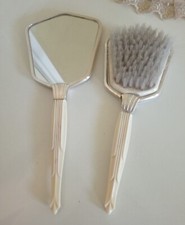 Pennello antico e specchio