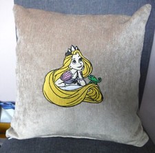 Cuscino ricamato Raperonzolo